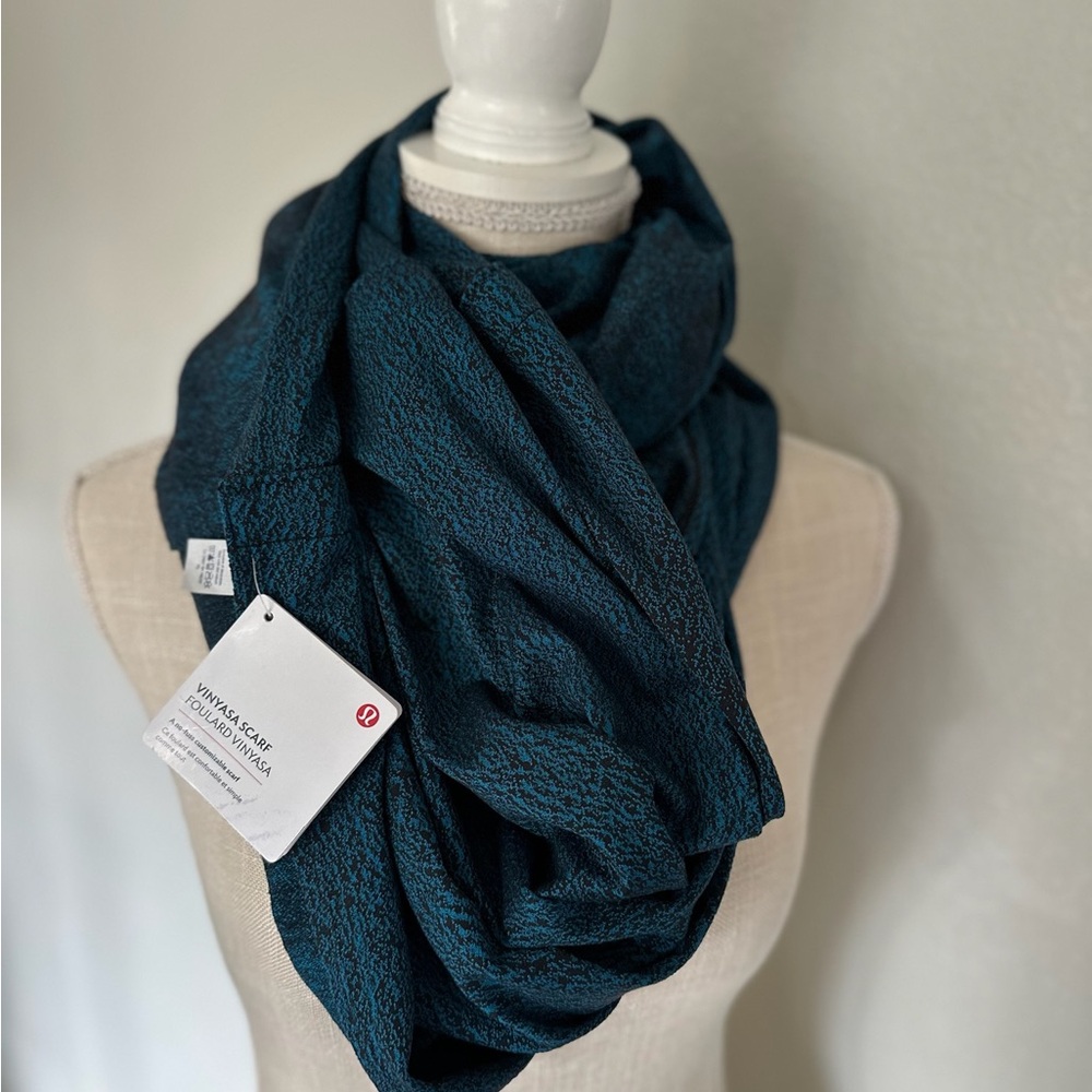 lululemon athletica | Vinyasa Teal Scarf